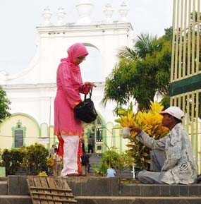 Tak Peduli Fatwa MUI, Pengemis Makin Marak di Sumenep