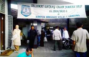 Kantor Imigrasi Lembur Bereskan Paspor Jamaah Haji