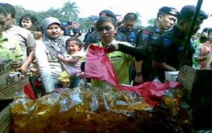 Ratusan Polisi Antre Migor Murah di Mako Brimob