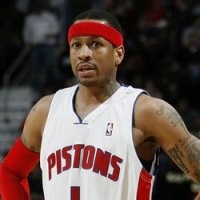Grizzlies Resmi Tawar Iverson