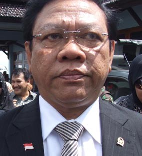 Agung Laksono Minta Komisi III DPR Bahas Pengganti Antasari