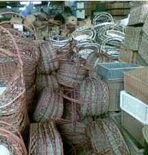 Membungkus Laba Keranjang Parsel Lebaran