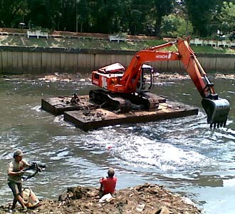 Lumpur BKB Dikeruk