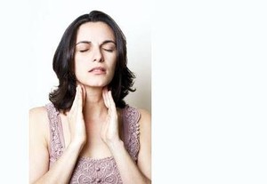 Waspadai Gejala Hipertiroid Pada Wanita