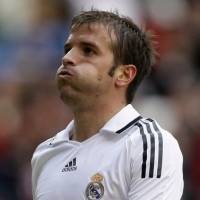 Van der Vaart Menunggu Deadline