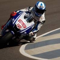 Pedrosa Jatuh, Rossi Out, Lorenzo Juara