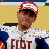 Lorenzo: Kalian Sial, Aku Gembira 