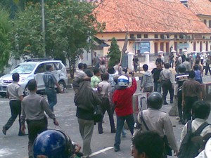 Tawuran Pemuda di Jalan Rajawali Makassar, 1 Orang Kritis