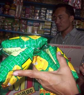 Ratusan Makanan & Minuman Kadaluwarsa Ditemukan