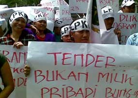 Tuntut Tender Transparan, LSM Demo Foke