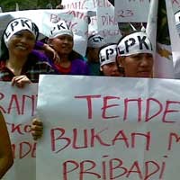 Tuntut Tender Transparan, LSM Demo Foke