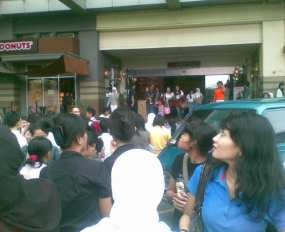 Bogor Juga Bergoyang, Atap Plaza Ekalokasari Berjatuhan