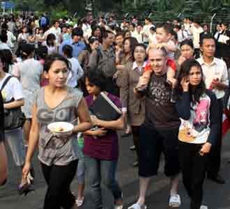 Digoyang Gempa, Tamu Hotel Dievakuasi