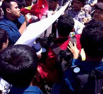 Demo di Pelantikan Anggota DPRD Jateng