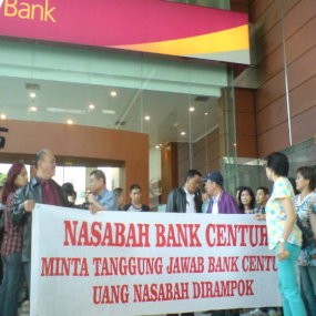 Nasabah Jakarta-Surabaya Goyang Lagi Century Siang Ini