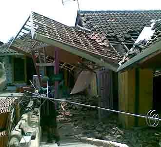 Warga Butuh Material Bangunan