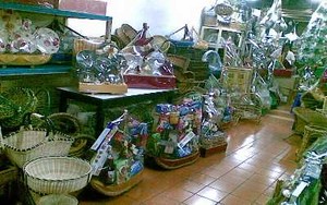 Geliat Penjual Parcel di Stasiun Cikini