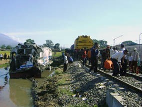 KA Penataran Terguling Berhasil Dipinggirkan