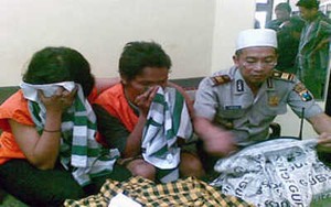 Demi Lebaran, Sepasang Kekasih Kepergok Curi Baju