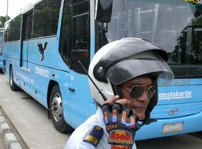 Balita 3 Tahun Ketinggalan di Halte Busway