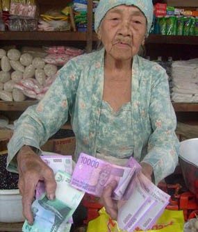 Wanita Cantik Sindikat Pemalsuan Uang Beraksi di Magetan