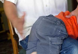 Hukuman Pukul Pantat Buat si Kecil, Masih Perlukah?