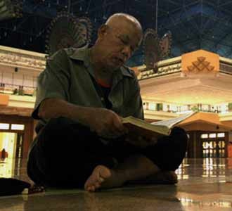 Dekatkan Diri Lewat Ibadah