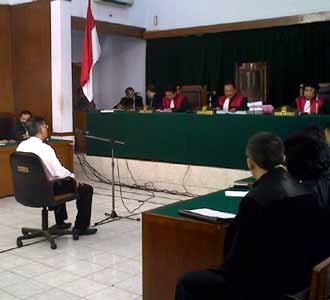 Romli Atmasasmita Divonis 2 Tahun Bui