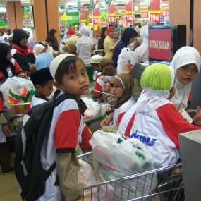 PKPU Ajak Shopping 1.000 Anak Yatim