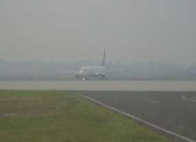Kabut Asap Belum Ganggu Aktivitas Bandara SMB II Palembang