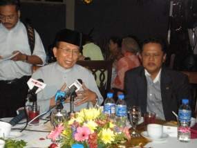 Didemo Masyarakat RI, Malaysia Tetap Tempuh Jalur Damai