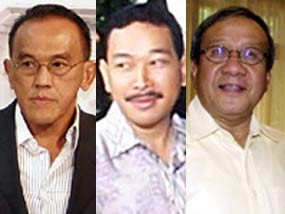 Dirangkul Ical, Tommy Bertemu Akbar Tandjung