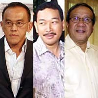Dirangkul Ical, Tommy Bertemu Akbar Tandjung