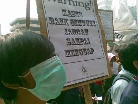 Massa LMND Dukung KPK Usut Bank Century