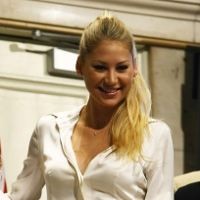 Kournikova Bukan Penyanyi Kamar Mandi 