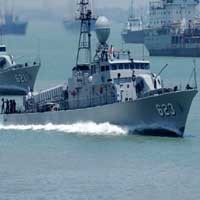 KRI Badik Tangkap Kapal Ikan Berbendera Indonesia 
