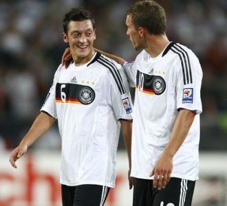Jerman-Rusia Ketat di Grup 4