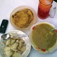 Hangat Gule Roti Maryam Nikmat Menu Berbuka