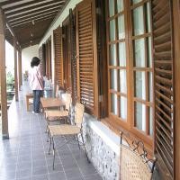 Hadirkan Nuansa Hotel Klasik Dalam Rumah