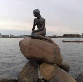 Bertemu Putri Duyung di Tepi Pantai