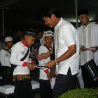 Telkomsel Gelontorkan Rp 4 Miliar untuk Anak Yatim