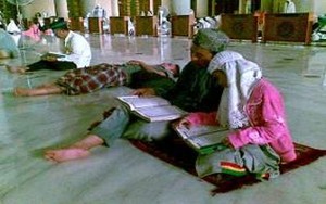 Berburu Malam Lailatul Qadar di Masjid Al-Akbar