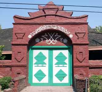 Melongok Masjid Agung Sang Cipta Rasa