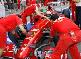 McLaren Dominan, Fisichella di Depan Kimi