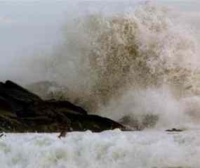 Ombak Besar Hantam 3 Rumah di Kulonprogo