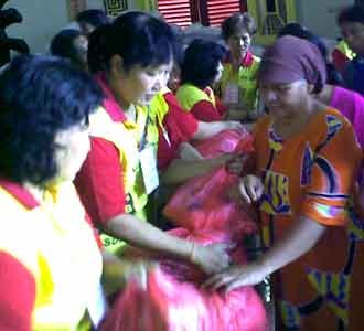 Makin Boen Bio Bagi-bagi Sembako