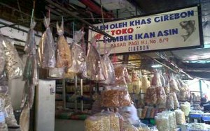 Belanja Oleh-oleh Khas Cirebon di Pasar Pagi