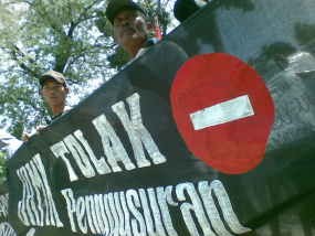 100 Orang Miskin Kota Demo Tolak Penggusuran dan Perda Tibum