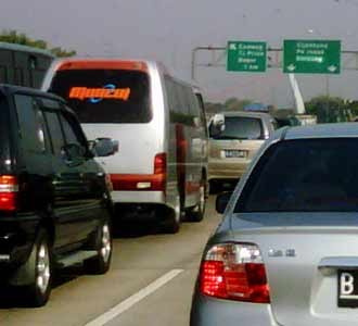 Mengular di Tol Cikunir