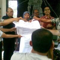  Protes, Koalisi LSM Robek-robek Draf RUU Pengadilan Tipikor